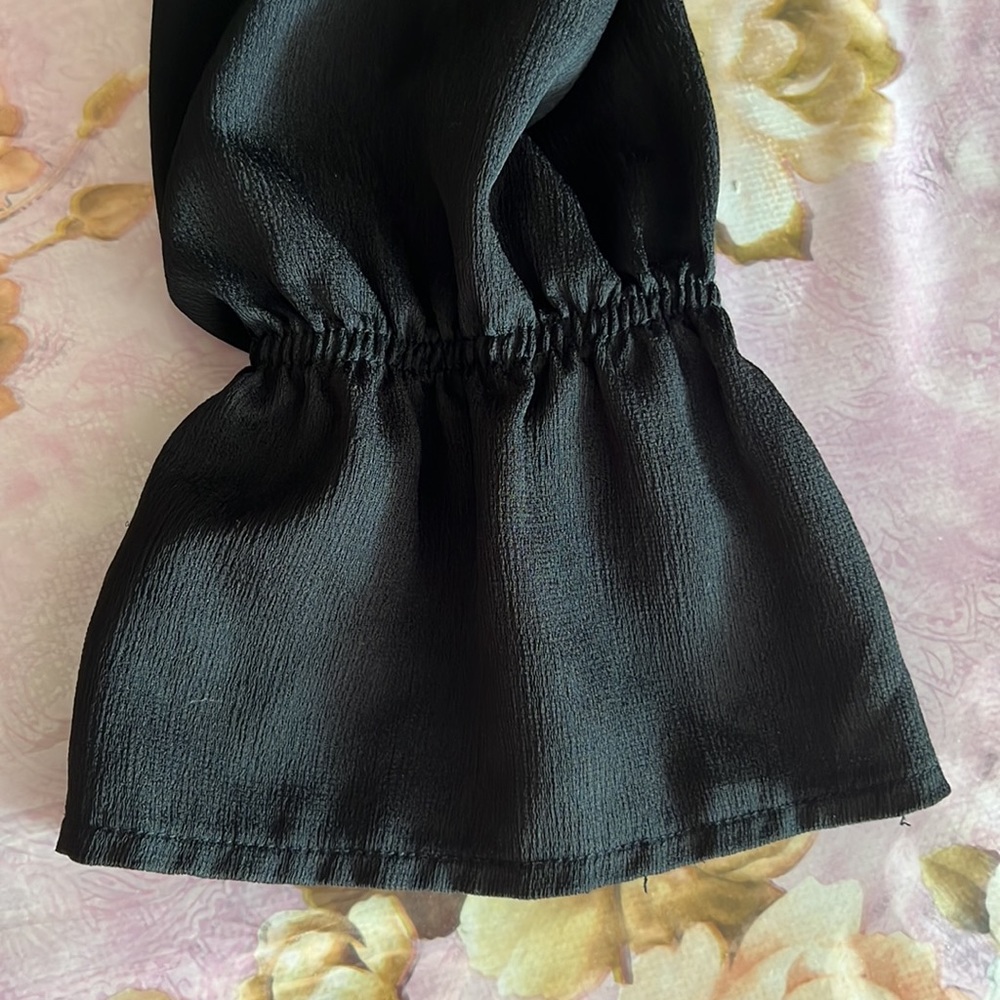 🌼FOR BUNDLE ONLY🌼
Love+harmony off shoulder black top 🌼 - Picture 7 of 8